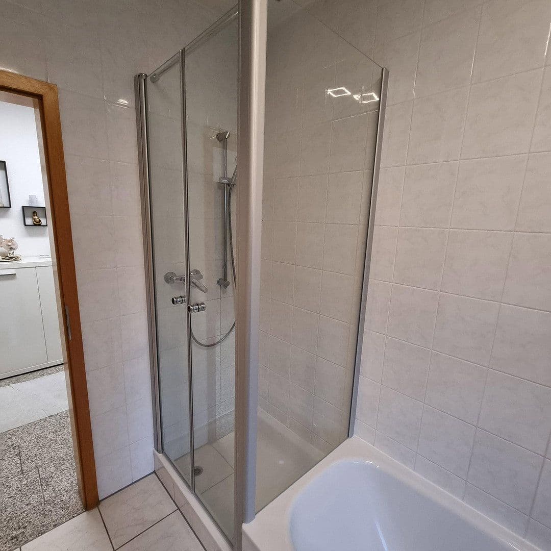 Prenájom bytu 3-izbový 95 m², Ettringen, Porýnie-Falcko Prenájom bytu 3-izbový 95 m², Ettringen, Porýnie-Falcko