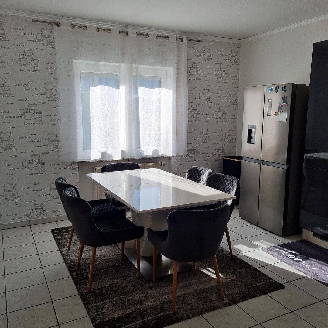 Prenájom bytu 3-izbový 95 m², Ettringen, Porýnie-Falcko Prenájom bytu 3-izbový 95 m², Ettringen, Porýnie-Falcko