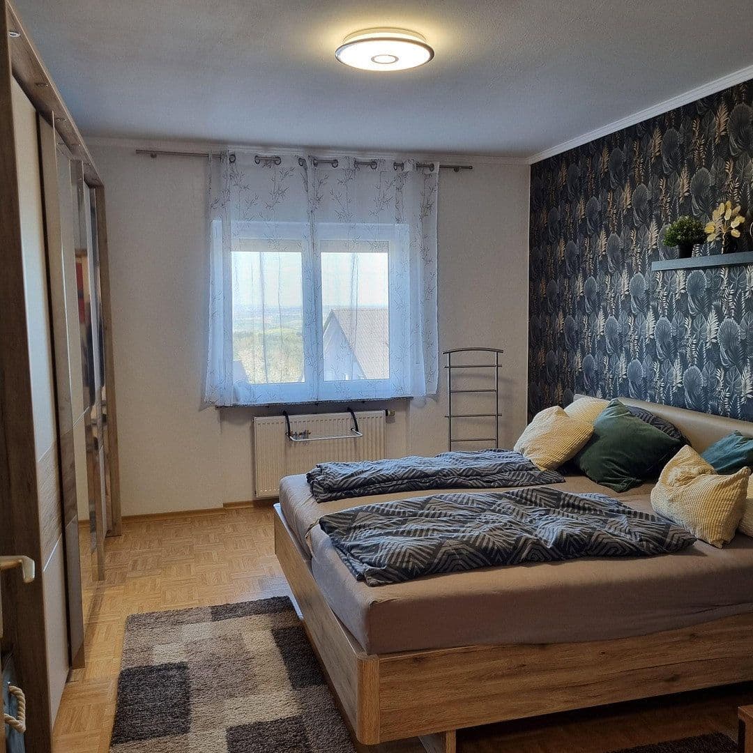 Prenájom bytu 3-izbový 95 m², Ettringen, Porýnie-Falcko Prenájom bytu 3-izbový 95 m², Ettringen, Porýnie-Falcko
