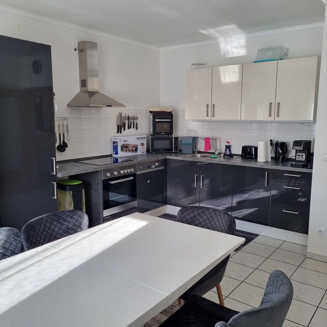 Prenájom bytu 3-izbový 95 m², Ettringen, Porýnie-Falcko Prenájom bytu 3-izbový 95 m², Ettringen, Porýnie-Falcko