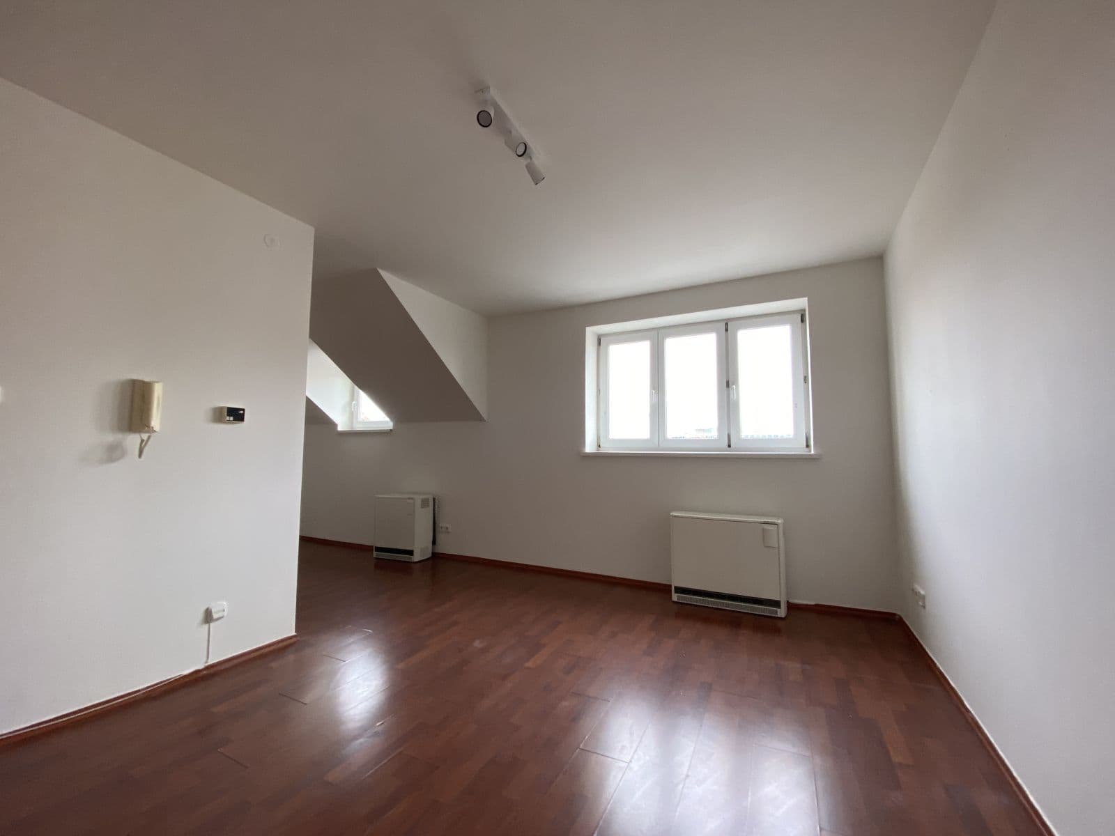 Prenájom bytu 1-izbový 34 m², Za Papírnou, Praha, Praha Prenájom bytu 1-izbový 34 m², Za Papírnou, Praha, Praha