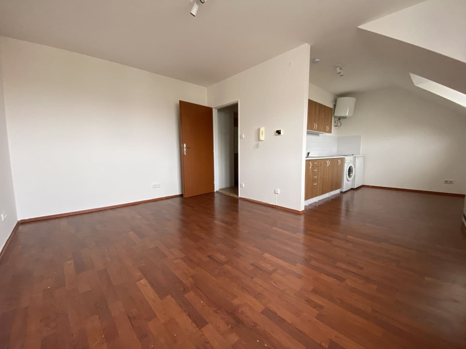 Prenájom bytu 1-izbový 34 m², Za Papírnou, Praha, Praha Prenájom bytu 1-izbový 34 m², Za Papírnou, Praha, Praha