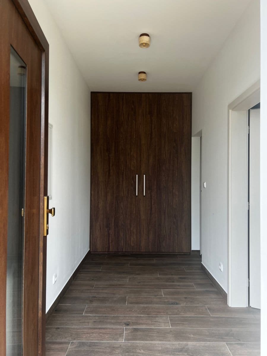 Prenájom bytu 1-izbový 47 m², Chýňská, Červený Újezd, Středočeský kraj Prenájom bytu 1-izbový 47 m², Chýňská, Červený Újezd, Středočeský kraj