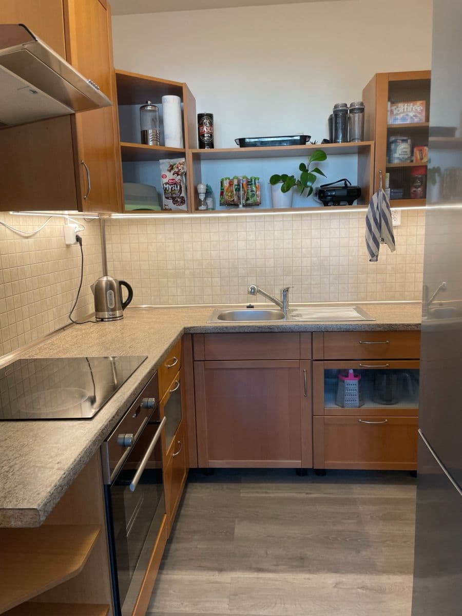 Prenájom bytu 2-izbový 42 m², U Valu, Praha, Praha Prenájom bytu 2-izbový 42 m², U Valu, Praha, Praha