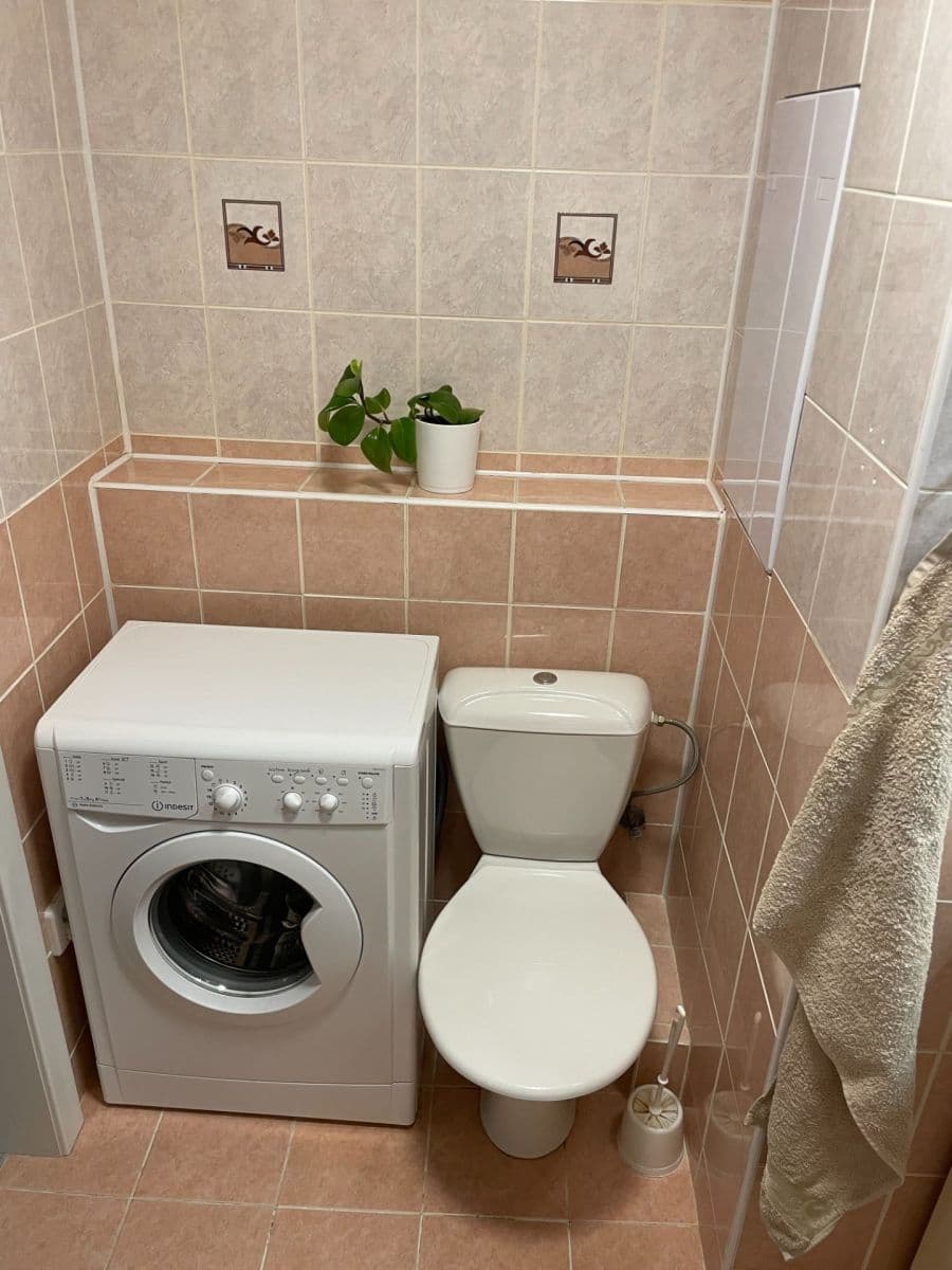 Prenájom bytu 2-izbový 42 m², U Valu, Praha, Praha Prenájom bytu 2-izbový 42 m², U Valu, Praha, Praha