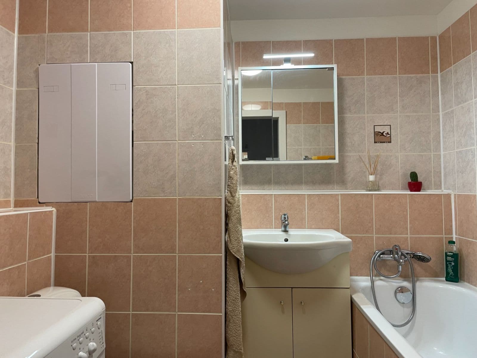 Prenájom bytu 2-izbový 42 m², U Valu, Praha, Praha Prenájom bytu 2-izbový 42 m², U Valu, Praha, Praha