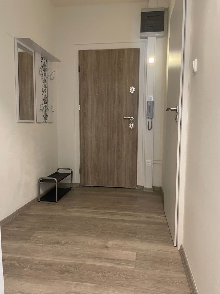 Prenájom bytu 2-izbový 42 m², U Valu, Praha, Praha Prenájom bytu 2-izbový 42 m², U Valu, Praha, Praha