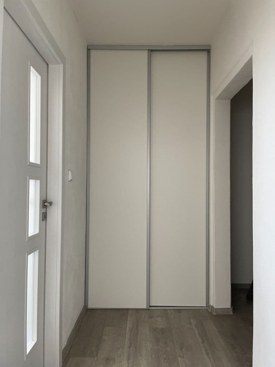 Prenájom bytu 2-izbový 42 m², U Valu, Praha, Praha Prenájom bytu 2-izbový 42 m², U Valu, Praha, Praha