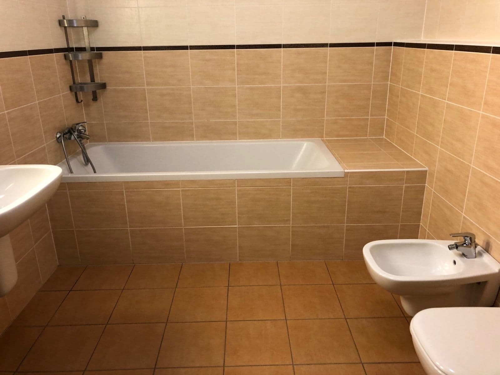 Prenájom bytu 3-izbový 100 m², Vacínovská, Praha, Praha Prenájom bytu 3-izbový 100 m², Vacínovská, Praha, Praha