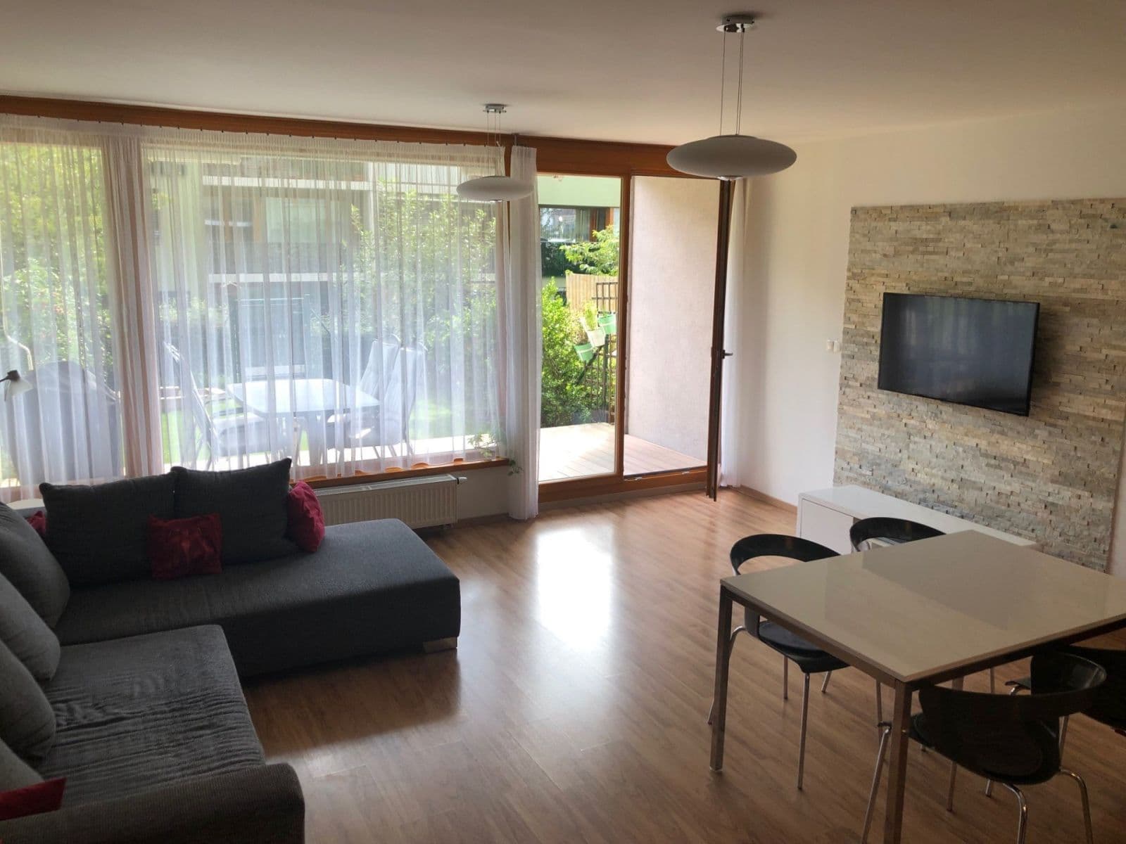 Prenájom bytu 3-izbový 100 m², Vacínovská, Praha, Praha Prenájom bytu 3-izbový 100 m², Vacínovská, Praha, Praha