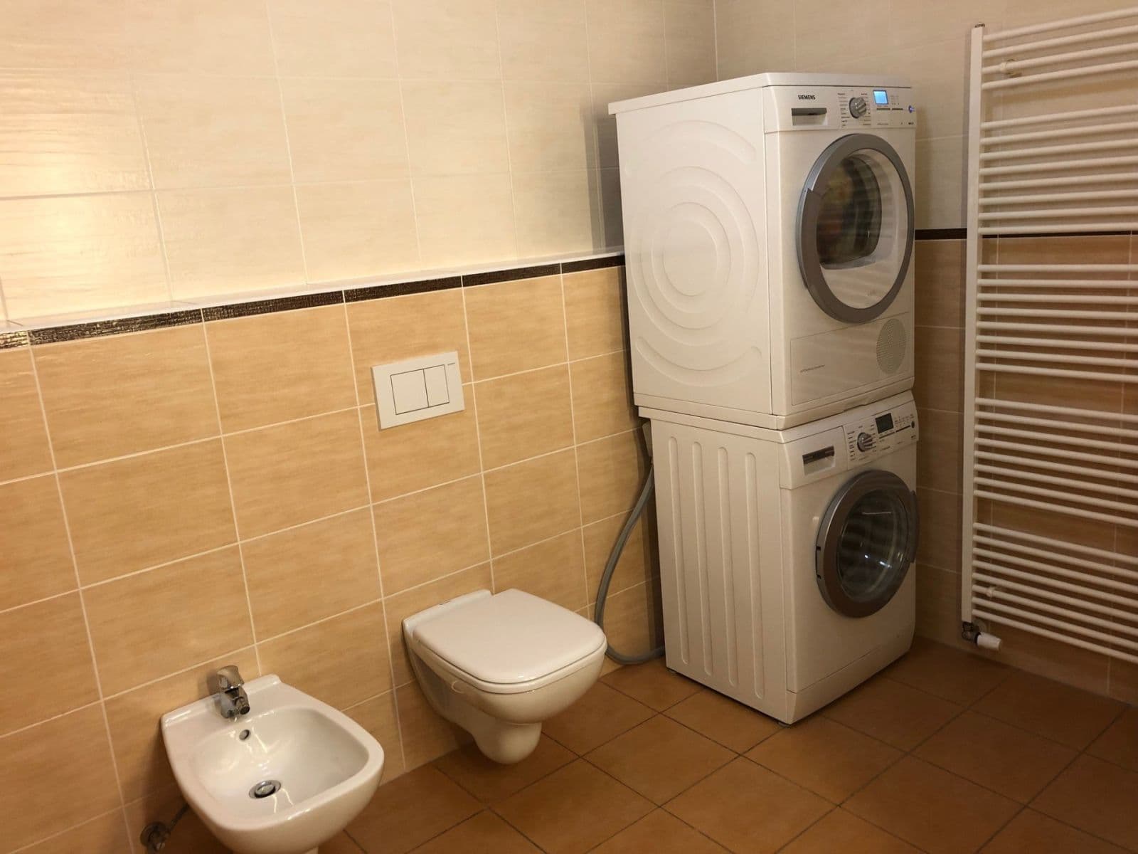Prenájom bytu 3-izbový 100 m², Vacínovská, Praha, Praha Prenájom bytu 3-izbový 100 m², Vacínovská, Praha, Praha