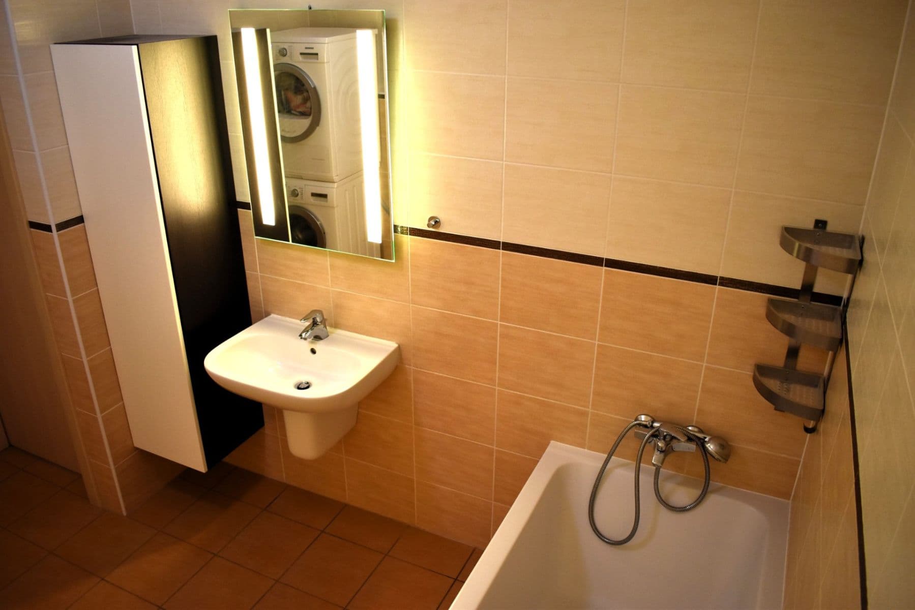 Prenájom bytu 3-izbový 100 m², Vacínovská, Praha, Praha Prenájom bytu 3-izbový 100 m², Vacínovská, Praha, Praha