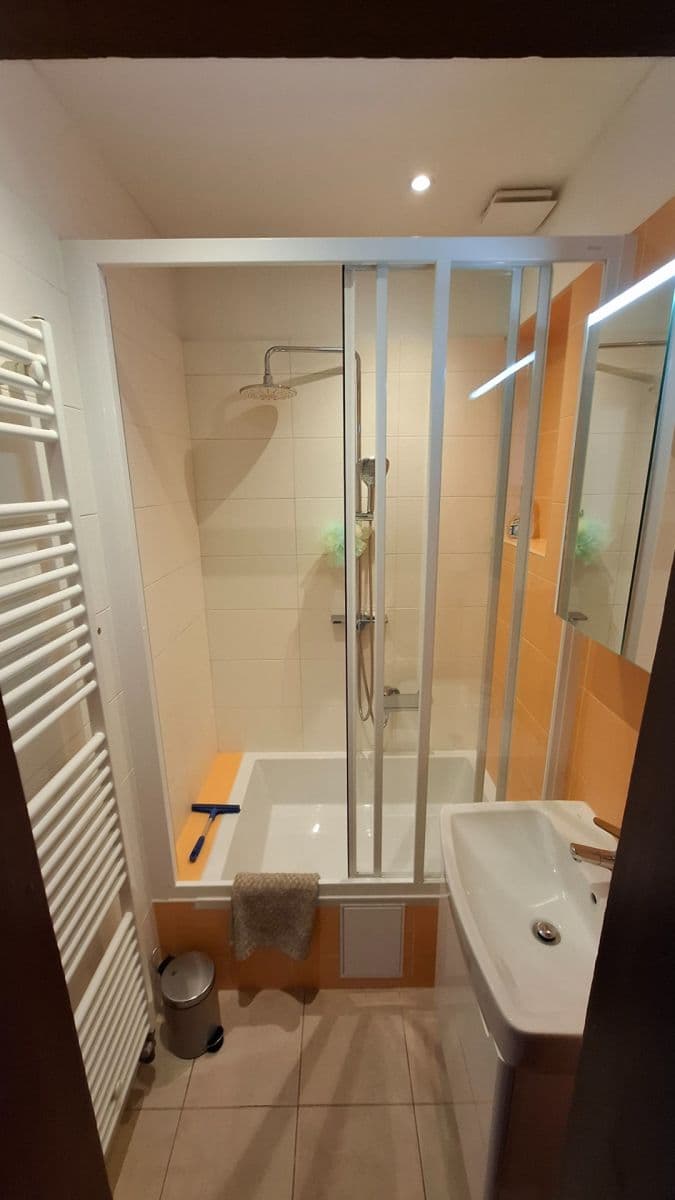 Prenájom bytu 3-izbový 109 m², Korunní, Praha, Praha Prenájom bytu 3-izbový 109 m², Korunní, Praha, Praha