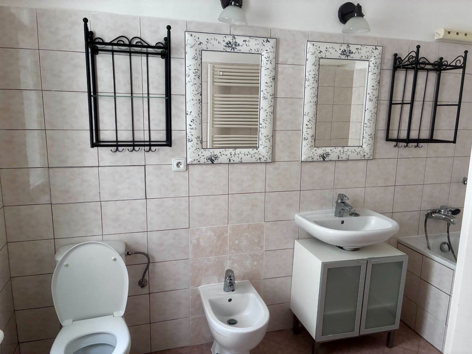 Prenájom bytu 4-izbový 94 m², Pštrossova, Praha, Praha Prenájom bytu 4-izbový 94 m², Pštrossova, Praha, Praha
