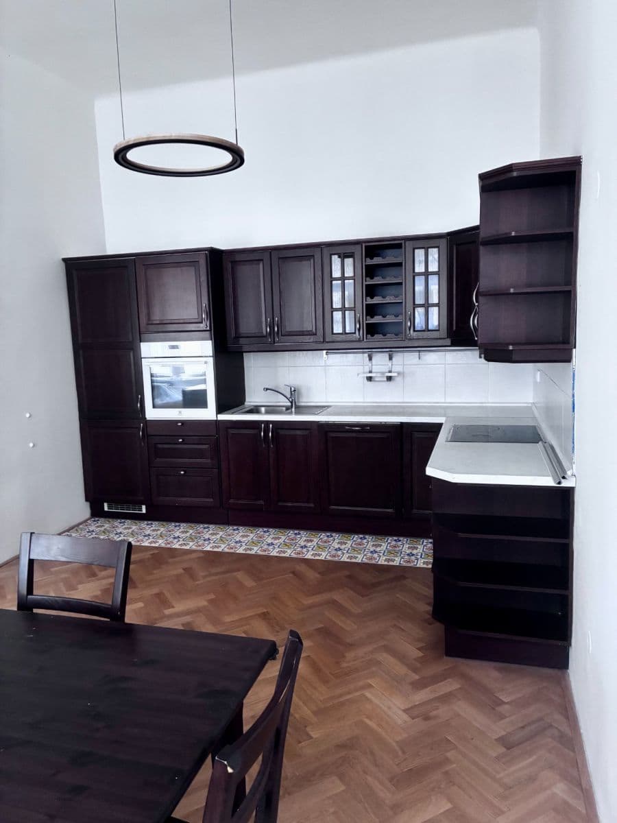 Prenájom bytu 4-izbový 94 m², Pštrossova, Praha, Praha Prenájom bytu 4-izbový 94 m², Pštrossova, Praha, Praha