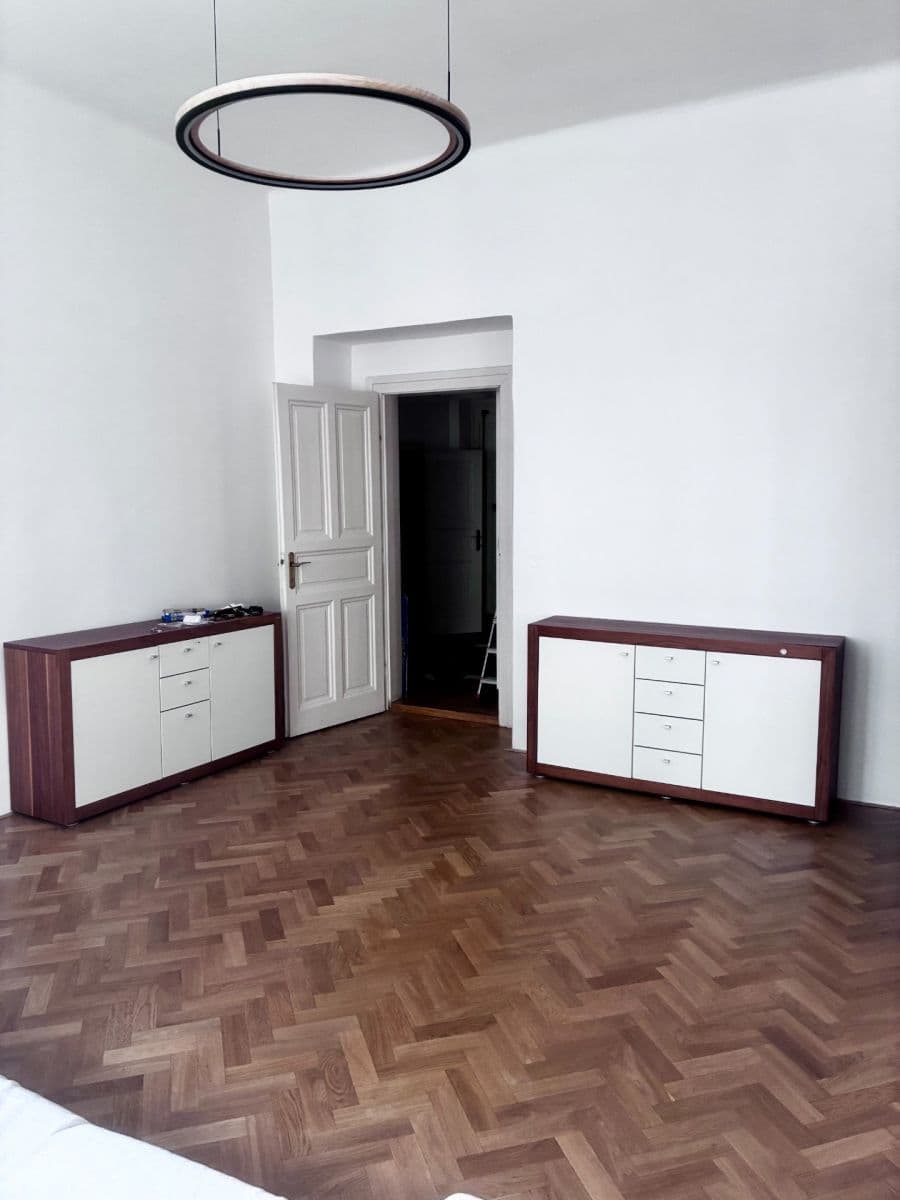 Prenájom bytu 4-izbový 94 m², Pštrossova, Praha, Praha Prenájom bytu 4-izbový 94 m², Pštrossova, Praha, Praha