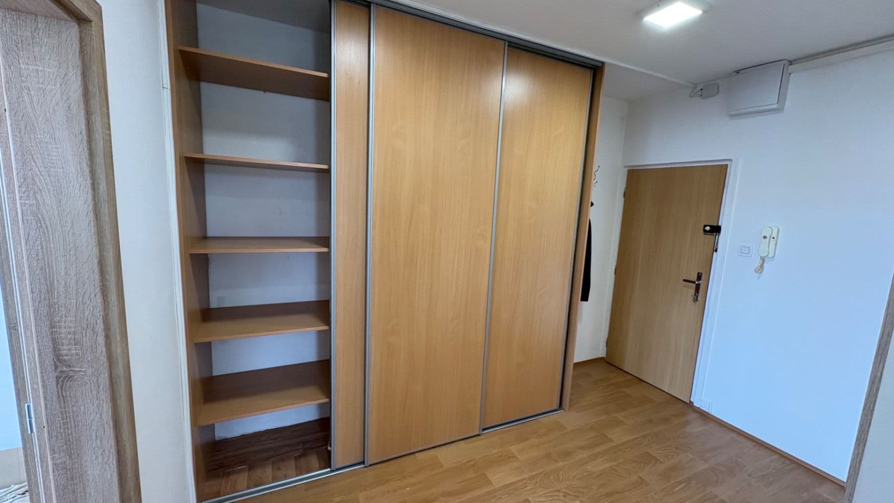 Prenájom bytu 2-izbový 56 m², Karla Čapka, Děčín, Ústecký kraj Prenájom bytu 2-izbový 56 m², Karla Čapka, Děčín, Ústecký kraj