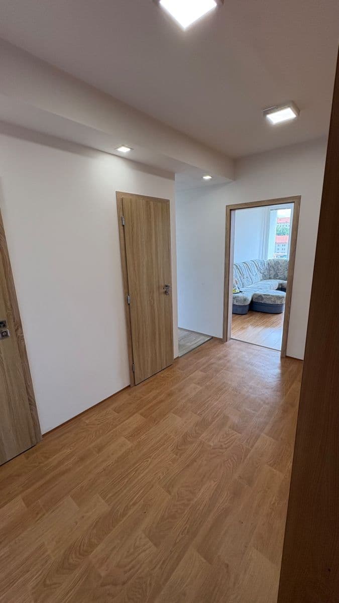 Prenájom bytu 2-izbový 56 m², Karla Čapka, Děčín, Ústecký kraj Prenájom bytu 2-izbový 56 m², Karla Čapka, Děčín, Ústecký kraj