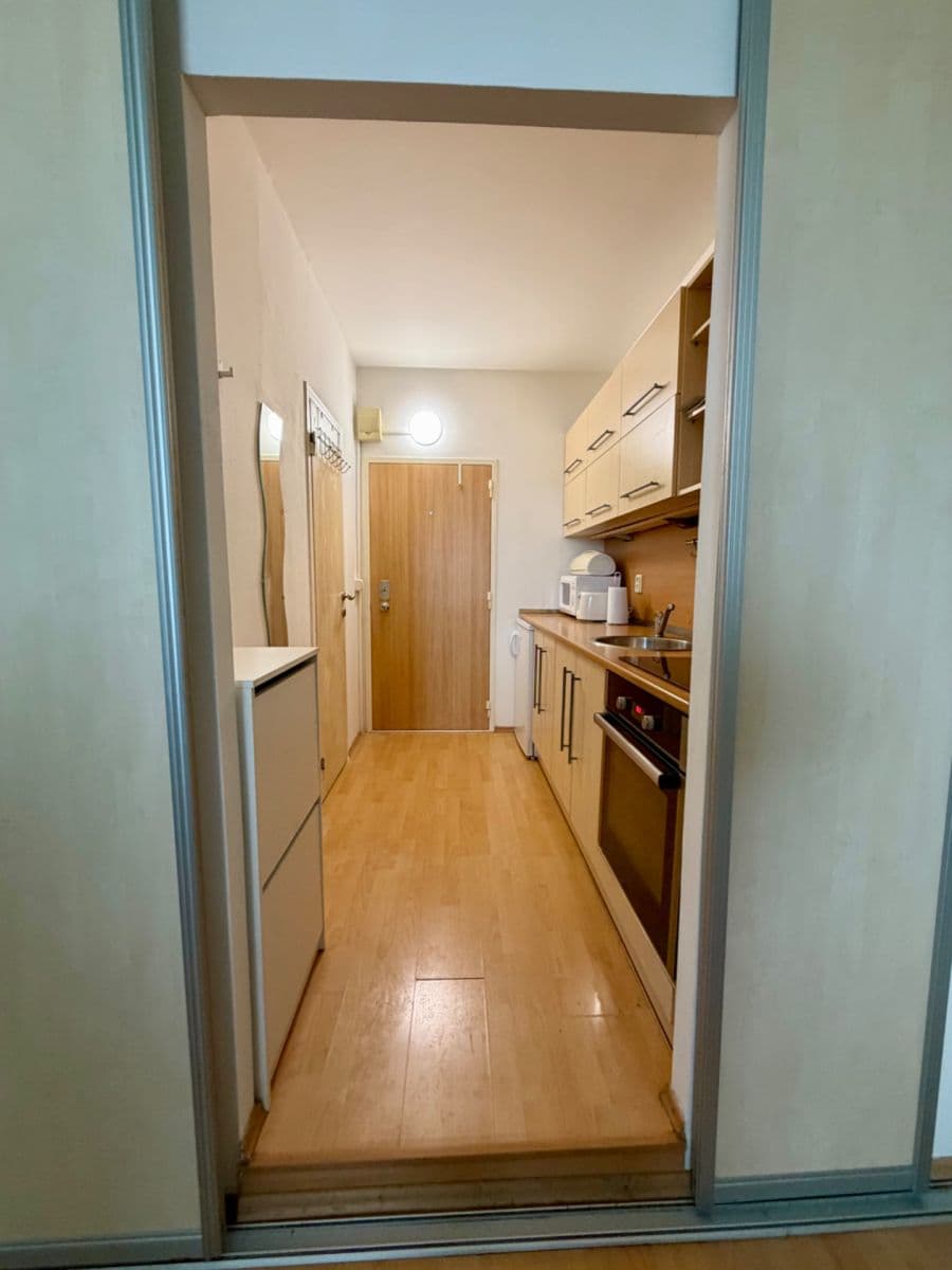 Prenájom bytu Garsoniéra 28 m², Saratovská, Dúbravka, Bratislavský kraj Prenájom bytu Garsoniéra 28 m², Saratovská, Dúbravka, Bratislavský kraj