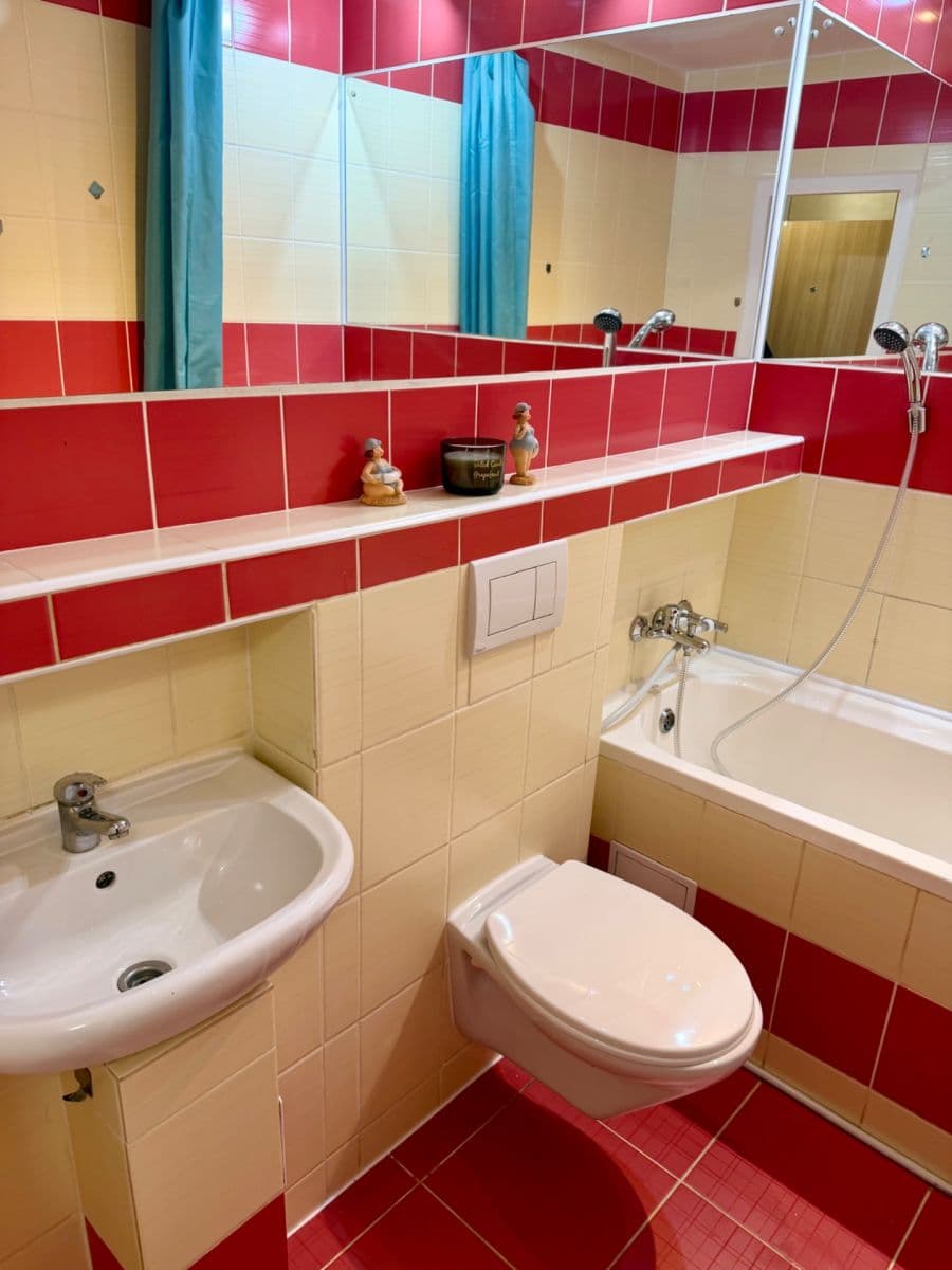 Prenájom bytu Garsoniéra 28 m², Saratovská, Dúbravka, Bratislavský kraj Prenájom bytu Garsoniéra 28 m², Saratovská, Dúbravka, Bratislavský kraj