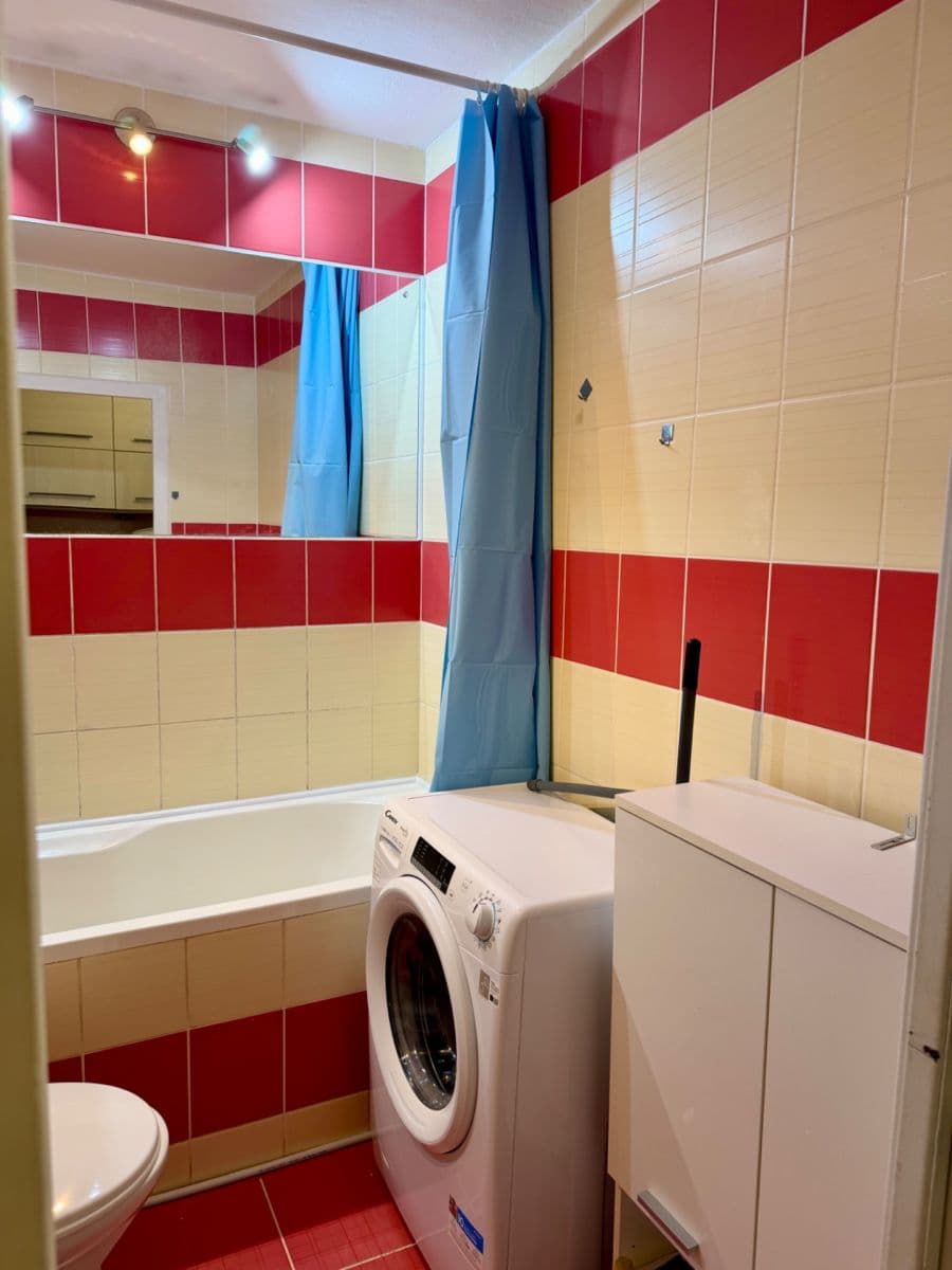 Prenájom bytu Garsoniéra 28 m², Saratovská, Dúbravka, Bratislavský kraj Prenájom bytu Garsoniéra 28 m², Saratovská, Dúbravka, Bratislavský kraj