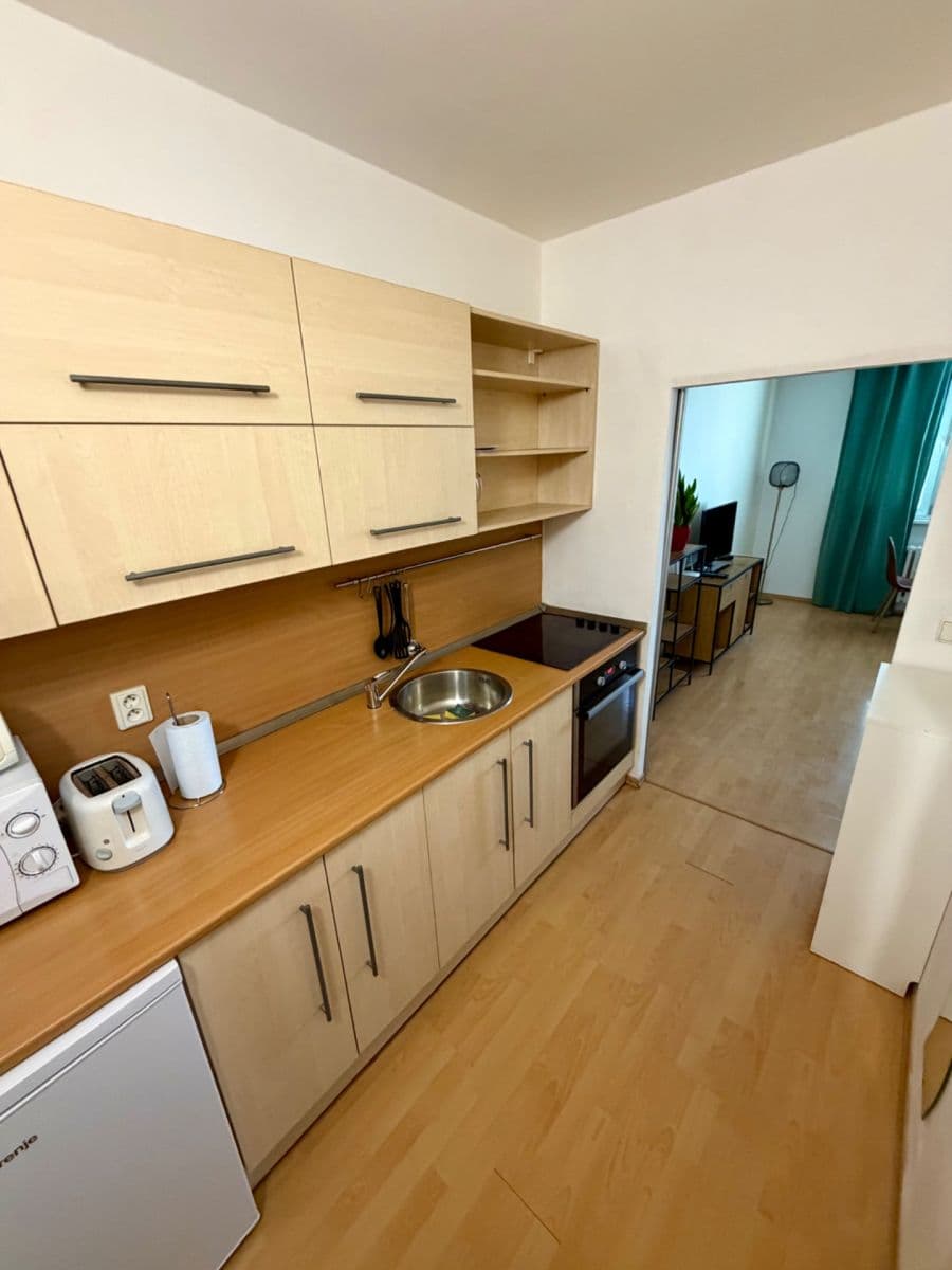 Prenájom bytu Garsoniéra 28 m², Saratovská, Dúbravka, Bratislavský kraj Prenájom bytu Garsoniéra 28 m², Saratovská, Dúbravka, Bratislavský kraj