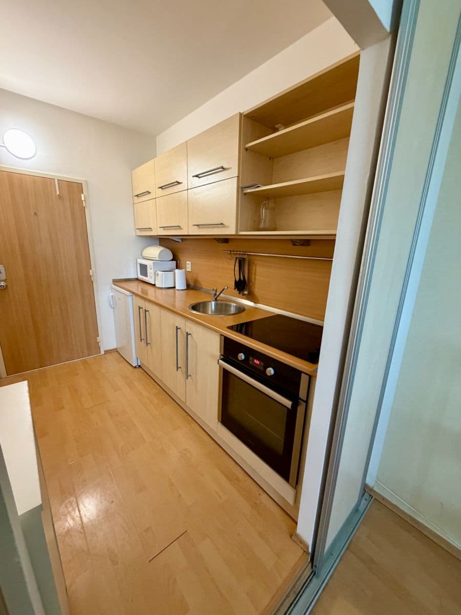 Prenájom bytu Garsoniéra 28 m², Saratovská, Dúbravka, Bratislavský kraj Prenájom bytu Garsoniéra 28 m², Saratovská, Dúbravka, Bratislavský kraj