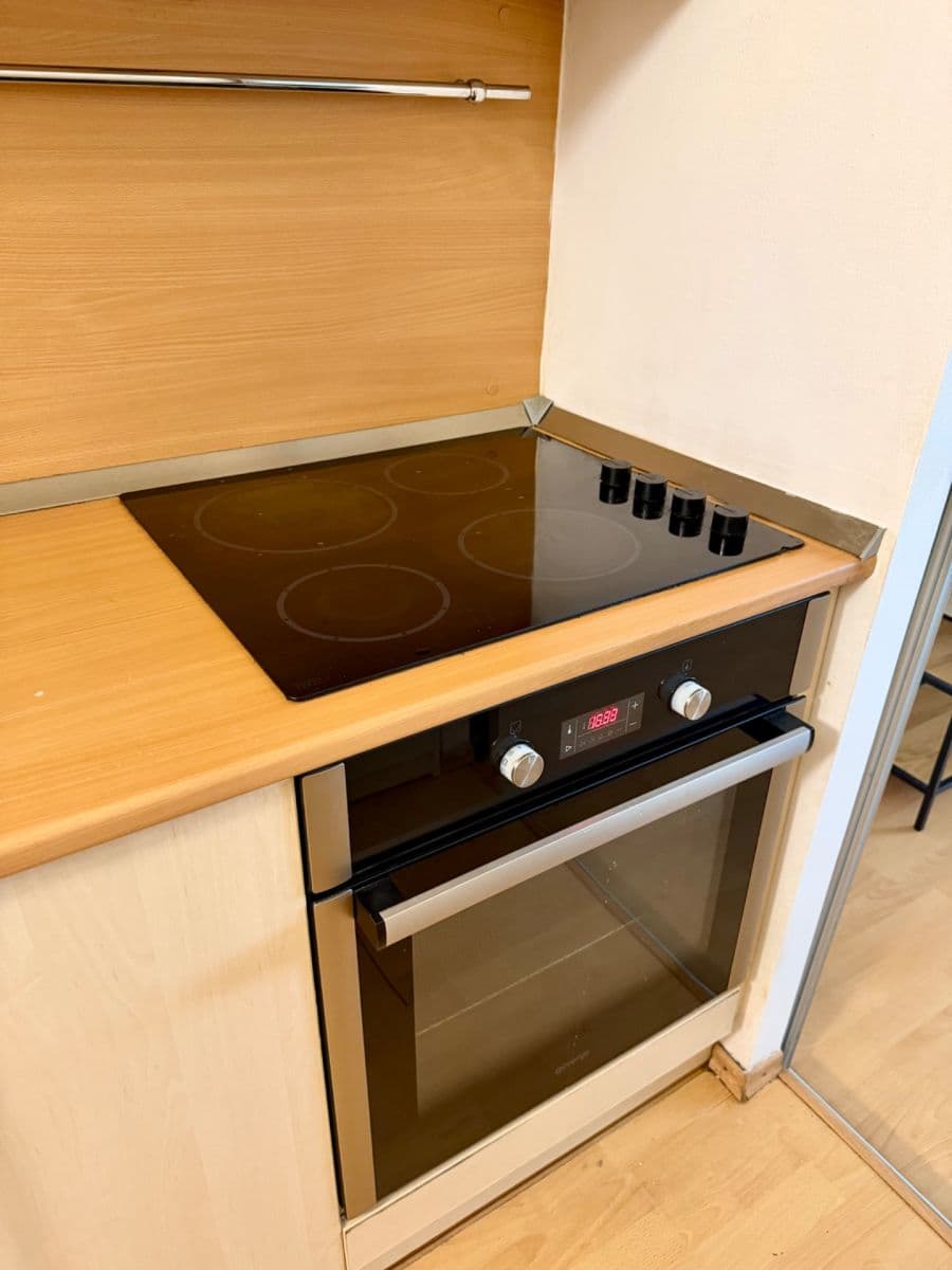 Prenájom bytu Garsoniéra 28 m², Saratovská, Dúbravka, Bratislavský kraj Prenájom bytu Garsoniéra 28 m², Saratovská, Dúbravka, Bratislavský kraj