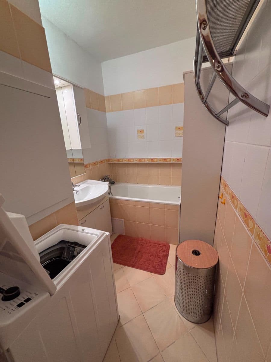 Prenájom bytu 2-izbový 54 m², Sputniková, Ružinov, Bratislavský kraj Prenájom bytu 2-izbový 54 m², Sputniková, Ružinov, Bratislavský kraj