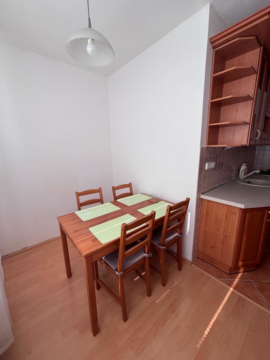 Prenájom bytu 2-izbový 54 m², Sputniková, Ružinov, Bratislavský kraj Prenájom bytu 2-izbový 54 m², Sputniková, Ružinov, Bratislavský kraj
