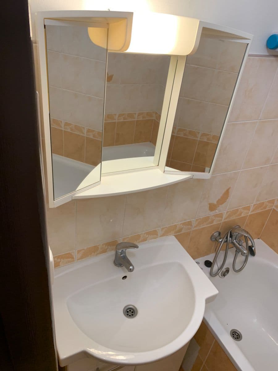 Prenájom bytu 1-izbový 36 m², Jihlavská, Praha, Praha Prenájom bytu 1-izbový 36 m², Jihlavská, Praha, Praha