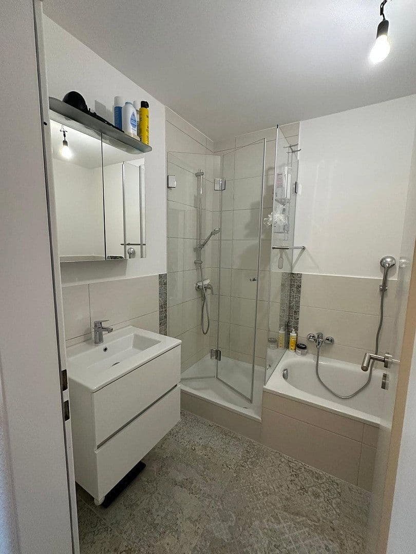 Prenájom bytu 3-izbový 83 m², Laudenbach, Bádensko-Wurttembersko Prenájom bytu 3-izbový 83 m², Laudenbach, Bádensko-Wurttembersko