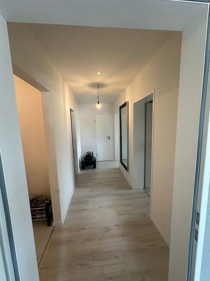 Prenájom bytu 3-izbový 83 m², Laudenbach, Bádensko-Wurttembersko Prenájom bytu 3-izbový 83 m², Laudenbach, Bádensko-Wurttembersko
