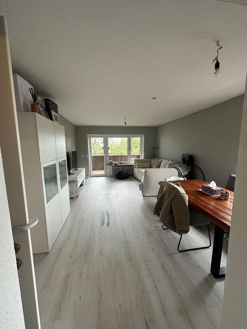 Prenájom bytu 3-izbový 83 m², Laudenbach, Bádensko-Wurttembersko Prenájom bytu 3-izbový 83 m², Laudenbach, Bádensko-Wurttembersko