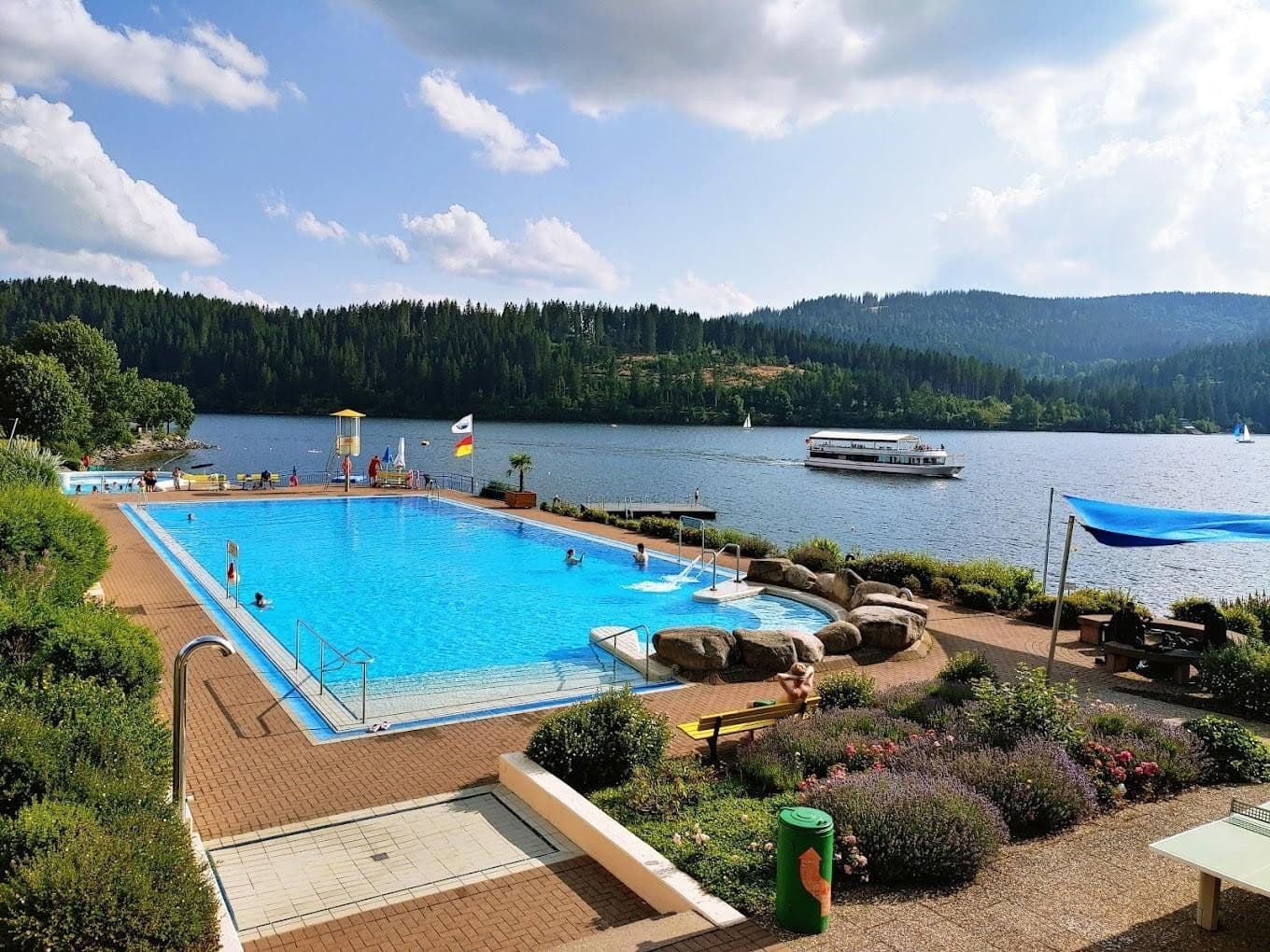 Predaj domu 330 m², pozemek 840 m², Lärchenweg 5, Schluchsee, Bádensko-Wurttembersko Predaj domu 330 m², pozemek 840 m², Lärchenweg 5, Schluchsee, Bádensko-Wurttembersko