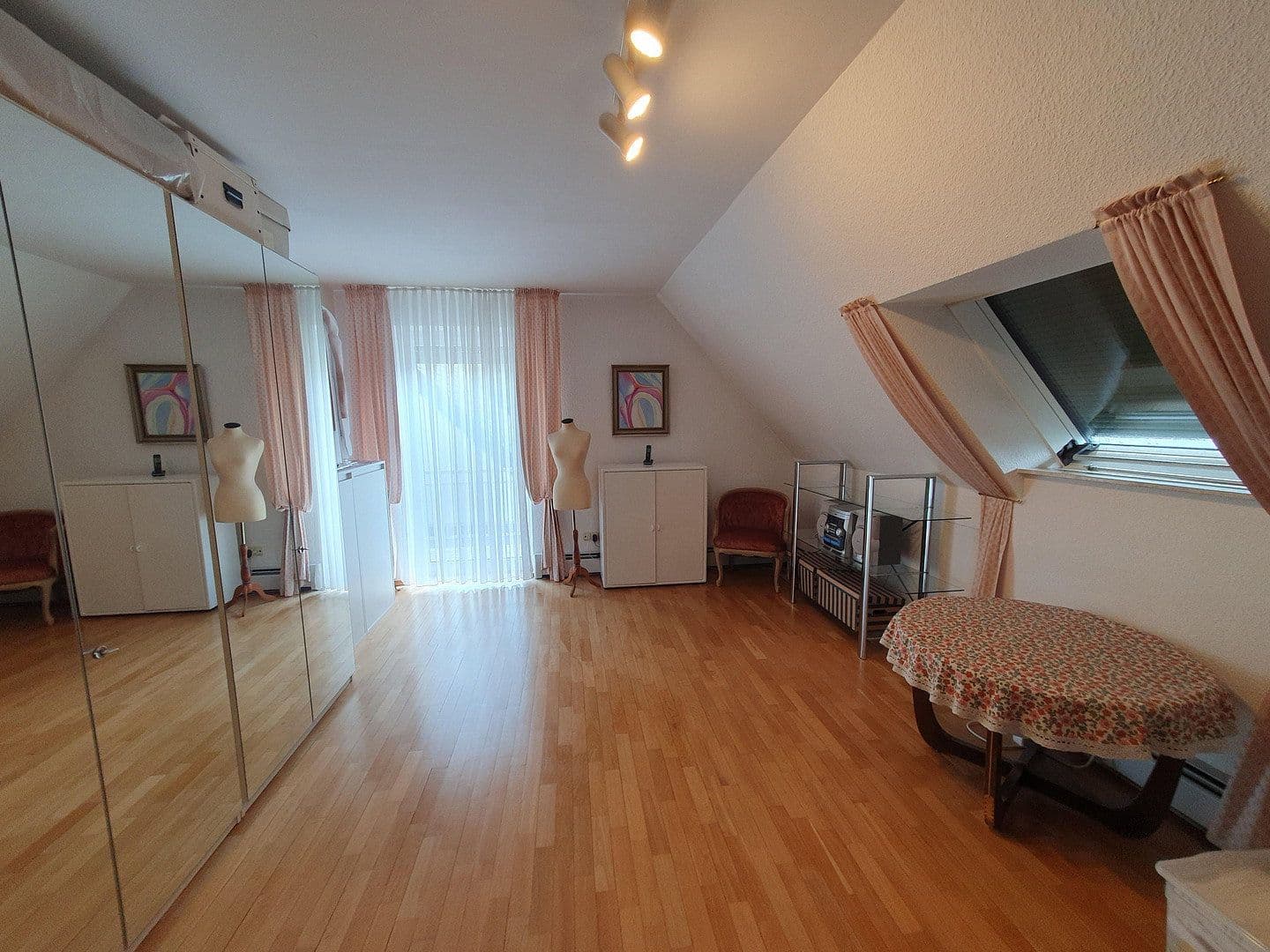 Predaj domu 220 m², pozemek 484 m², Ratingen, Severné Porýnie - Westfálsko Predaj domu 220 m², pozemek 484 m², Ratingen, Severné Porýnie - Westfálsko