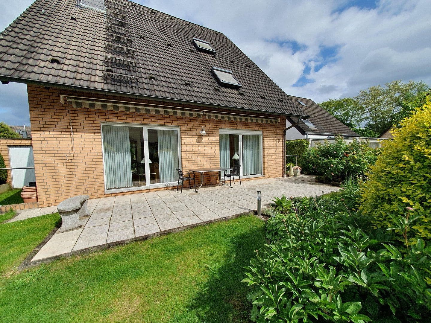 Predaj domu 220 m², pozemek 484 m², Ratingen, Severné Porýnie - Westfálsko Predaj domu 220 m², pozemek 484 m², Ratingen, Severné Porýnie - Westfálsko