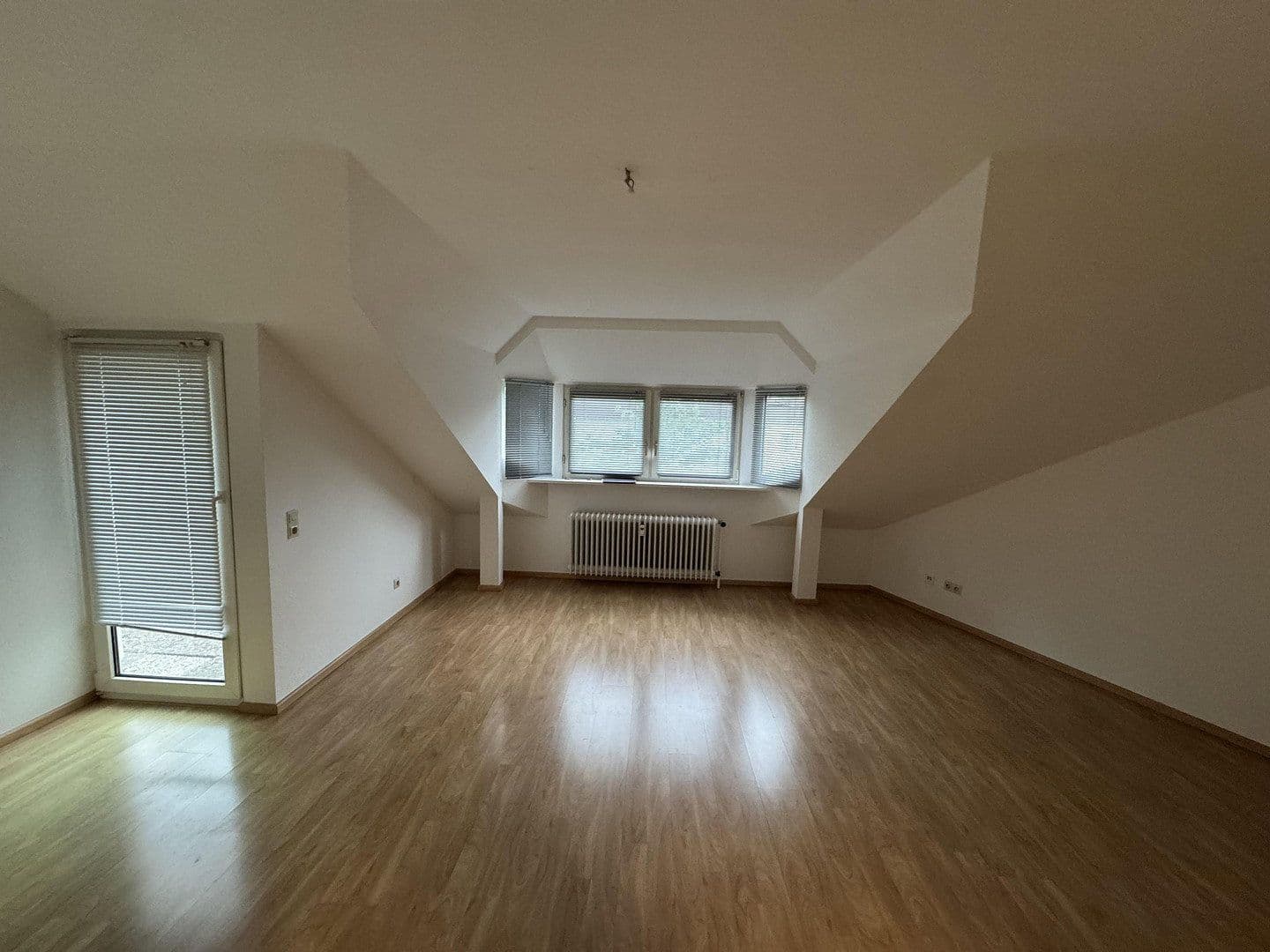 Prenájom bytu 4-izbový 94 m², Königsberger Straße 7, Donaueschingen, Bádensko-Wurttembersko Prenájom bytu 4-izbový 94 m², Königsberger Straße 7, Donaueschingen, Bádensko-Wurttembersko