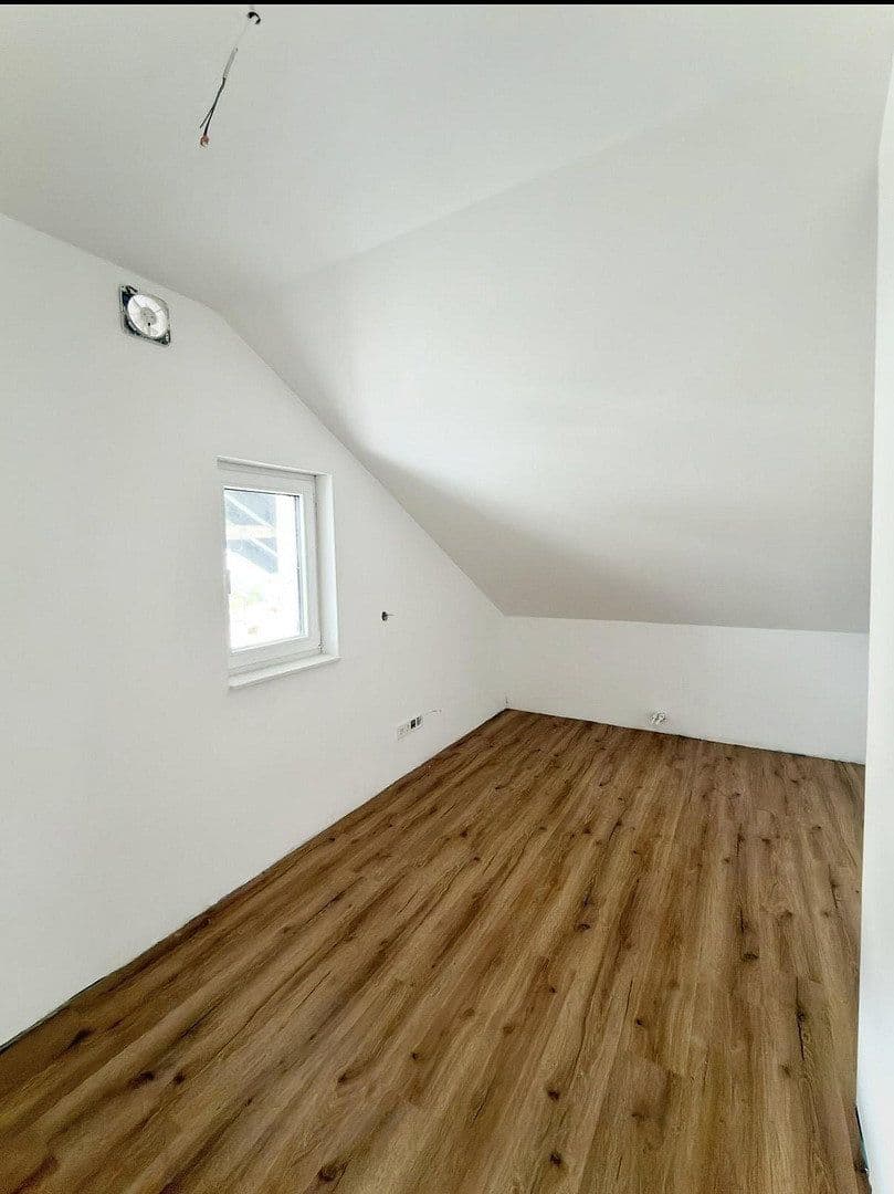 Prenájom bytu 3-izbový 85 m², Neulußheim, Bádensko-Wurttembersko Prenájom bytu 3-izbový 85 m², Neulußheim, Bádensko-Wurttembersko