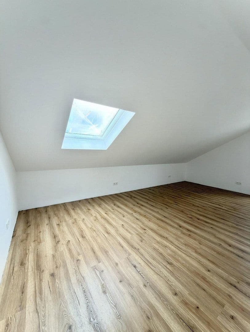 Prenájom bytu 3-izbový 85 m², Neulußheim, Bádensko-Wurttembersko Prenájom bytu 3-izbový 85 m², Neulußheim, Bádensko-Wurttembersko