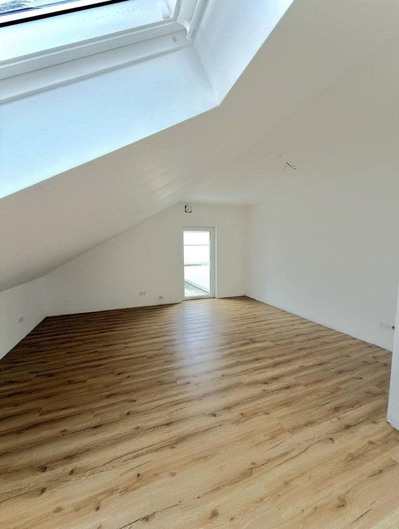 Prenájom bytu 3-izbový 85 m², Neulußheim, Bádensko-Wurttembersko Prenájom bytu 3-izbový 85 m², Neulußheim, Bádensko-Wurttembersko