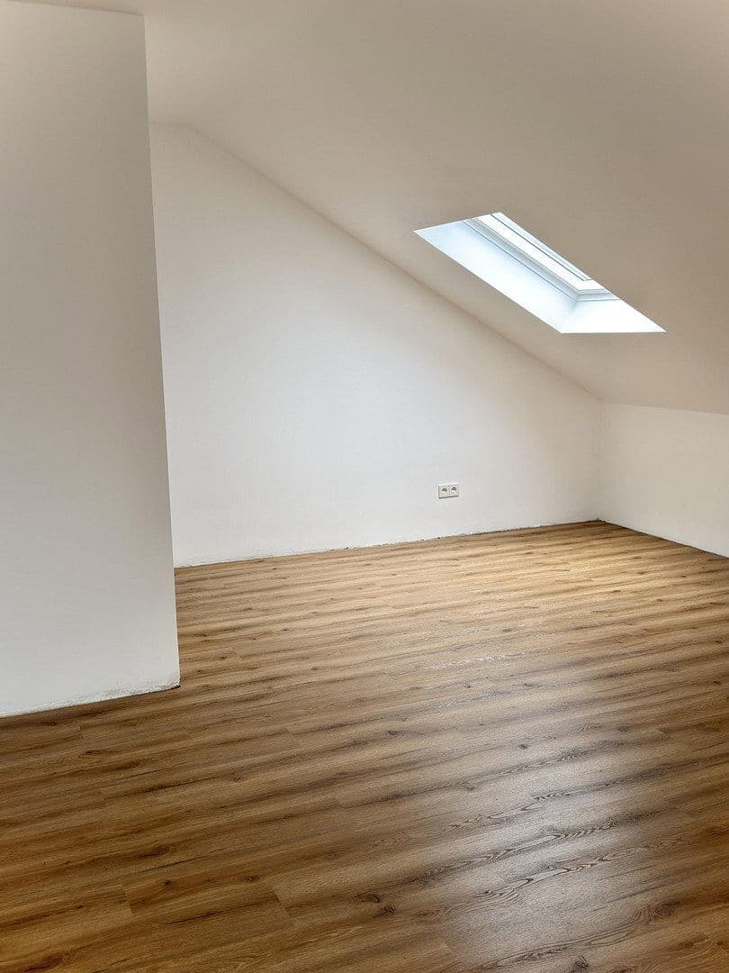 Prenájom bytu 3-izbový 85 m², Neulußheim, Bádensko-Wurttembersko Prenájom bytu 3-izbový 85 m², Neulußheim, Bádensko-Wurttembersko