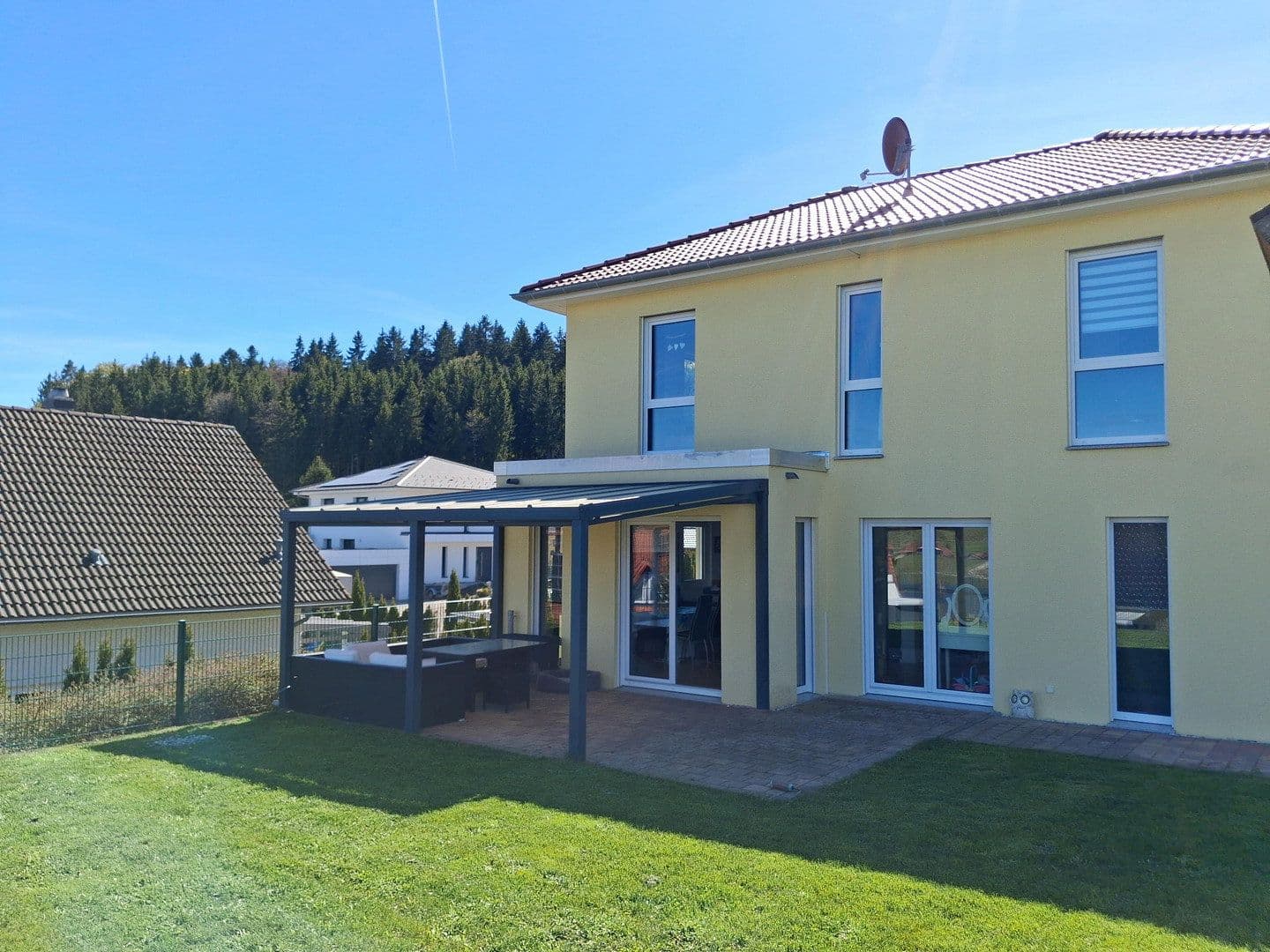 Predaj domu 141 m², pozemek 739 m², Obernheim, Bádensko-Wurttembersko Predaj domu 141 m², pozemek 739 m², Obernheim, Bádensko-Wurttembersko