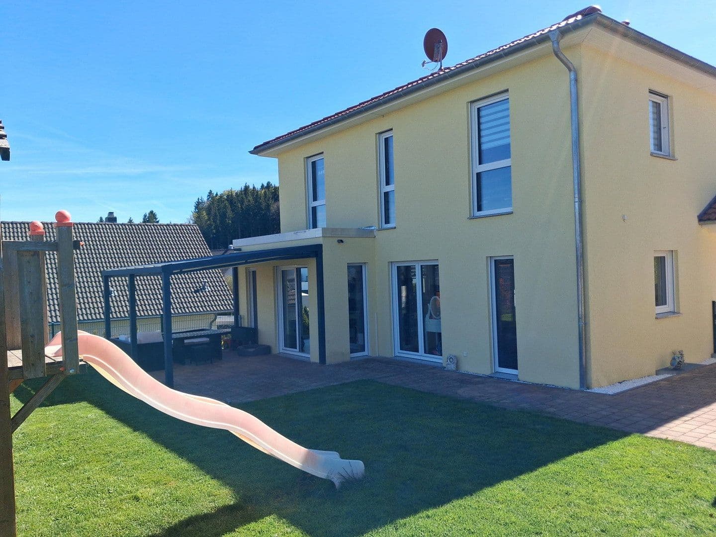 Predaj domu 141 m², pozemek 739 m², Obernheim, Bádensko-Wurttembersko Predaj domu 141 m², pozemek 739 m², Obernheim, Bádensko-Wurttembersko