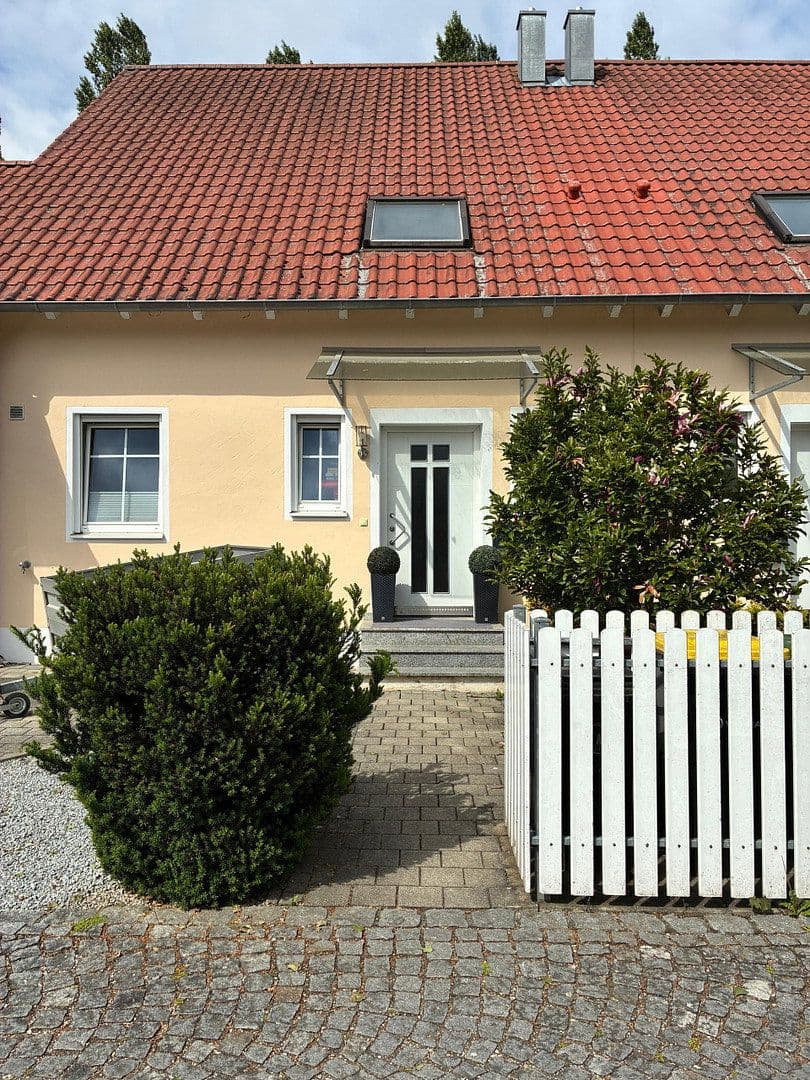 Prenájom domu 145 m², pozemek 264 m², Am Fohlenhof 26a, Geisenfeld, Bavorsko Prenájom domu 145 m², pozemek 264 m², Am Fohlenhof 26a, Geisenfeld, Bavorsko