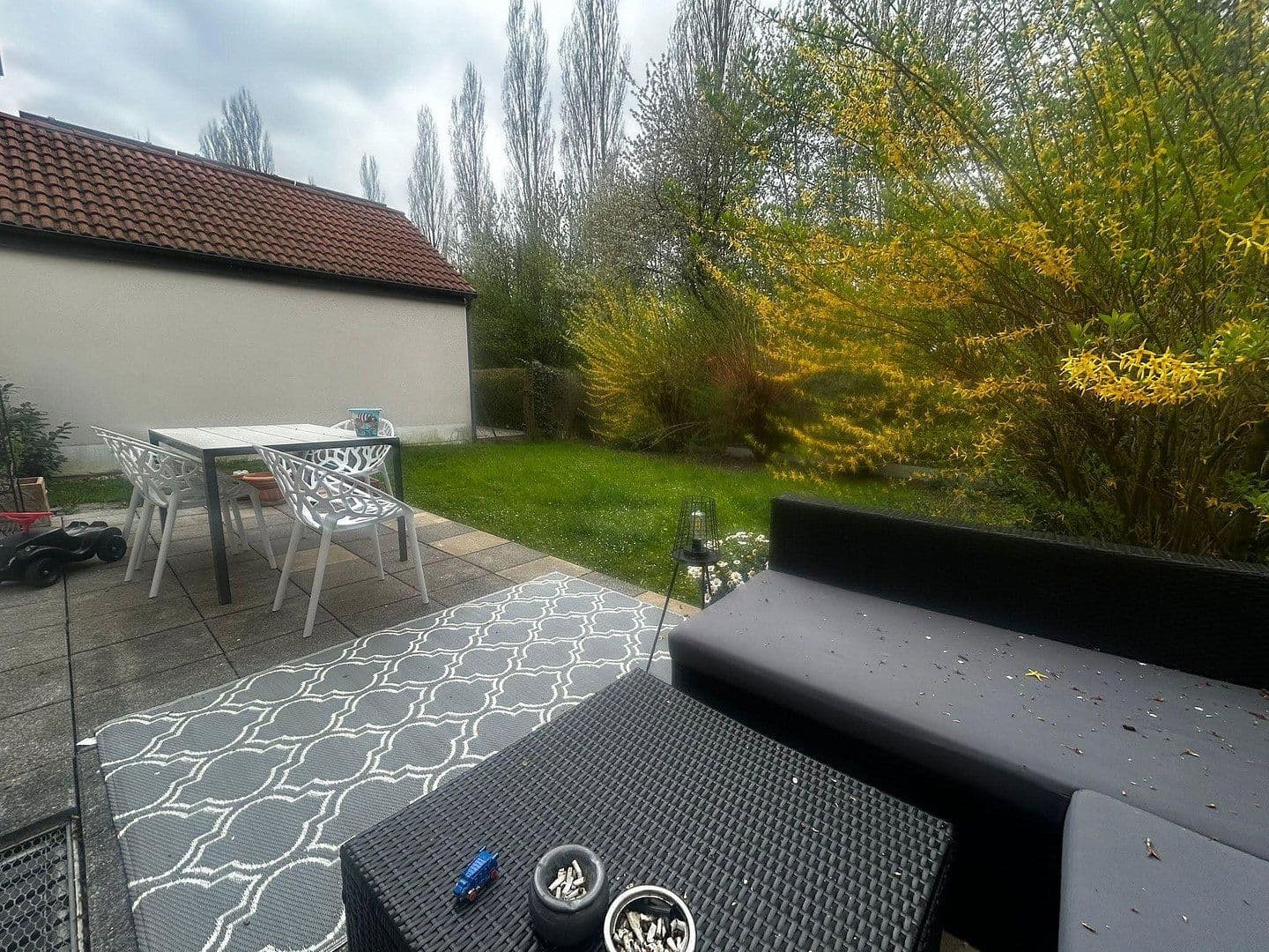 Prenájom domu 145 m², pozemek 264 m², Am Fohlenhof 26a, Geisenfeld, Bavorsko Prenájom domu 145 m², pozemek 264 m², Am Fohlenhof 26a, Geisenfeld, Bavorsko