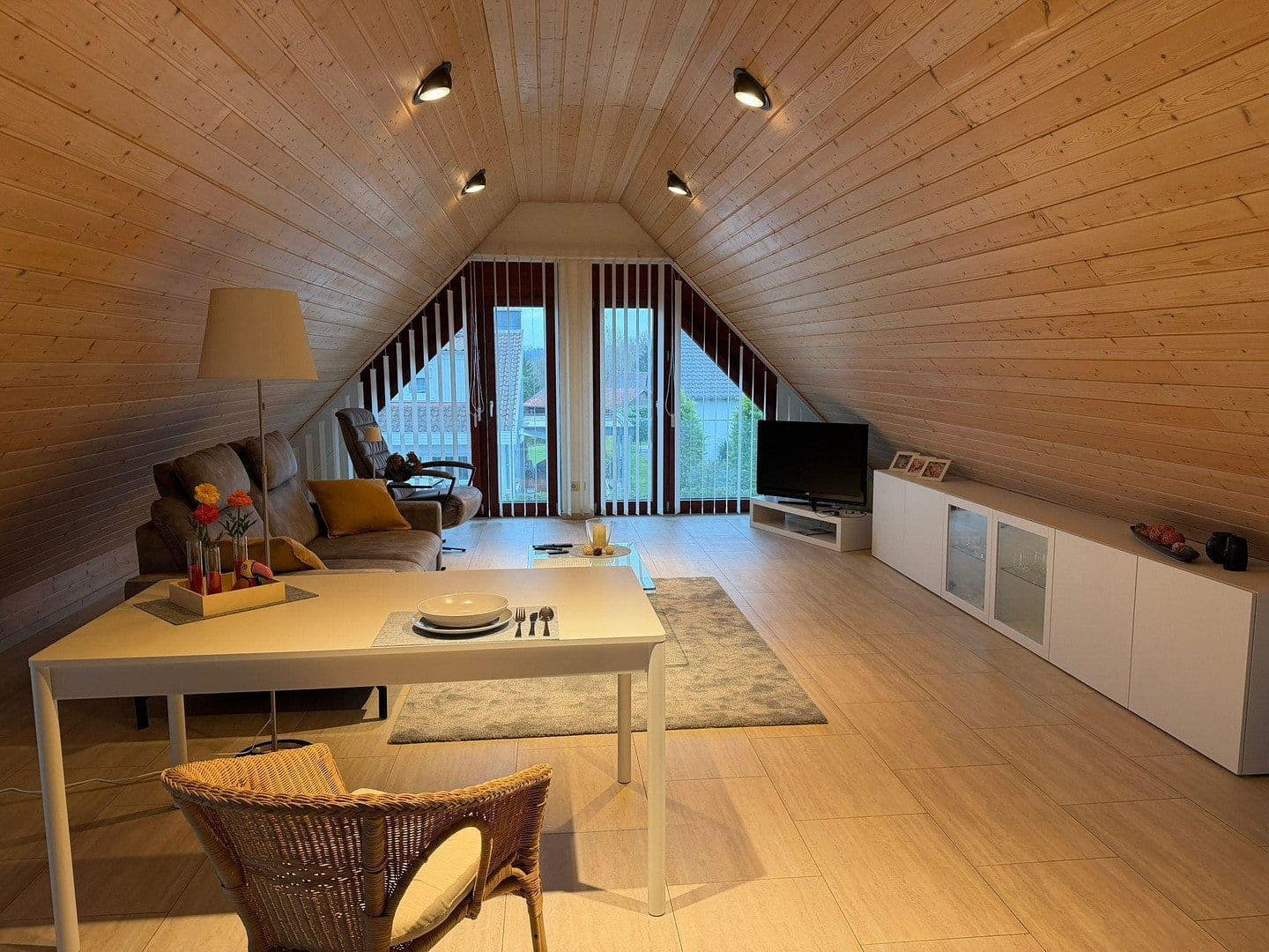 Prenájom bytu 1-izbový 74 m², Bad Friedrichshall, Bádensko-Wurttembersko Prenájom bytu 1-izbový 74 m², Bad Friedrichshall, Bádensko-Wurttembersko