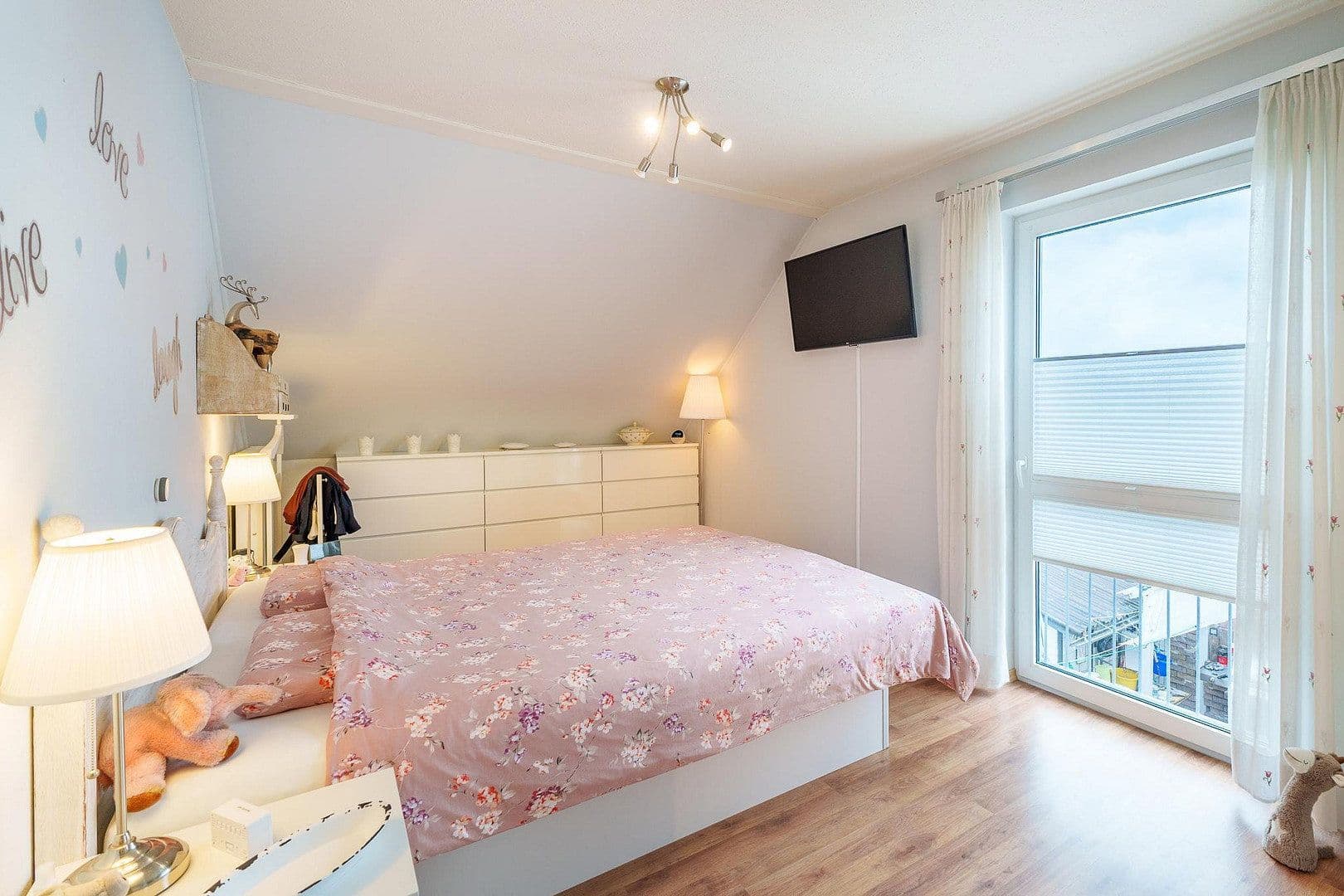 Predaj domu 155 m², pozemek 387 m², Denkendorf, Bavorsko Predaj domu 155 m², pozemek 387 m², Denkendorf, Bavorsko