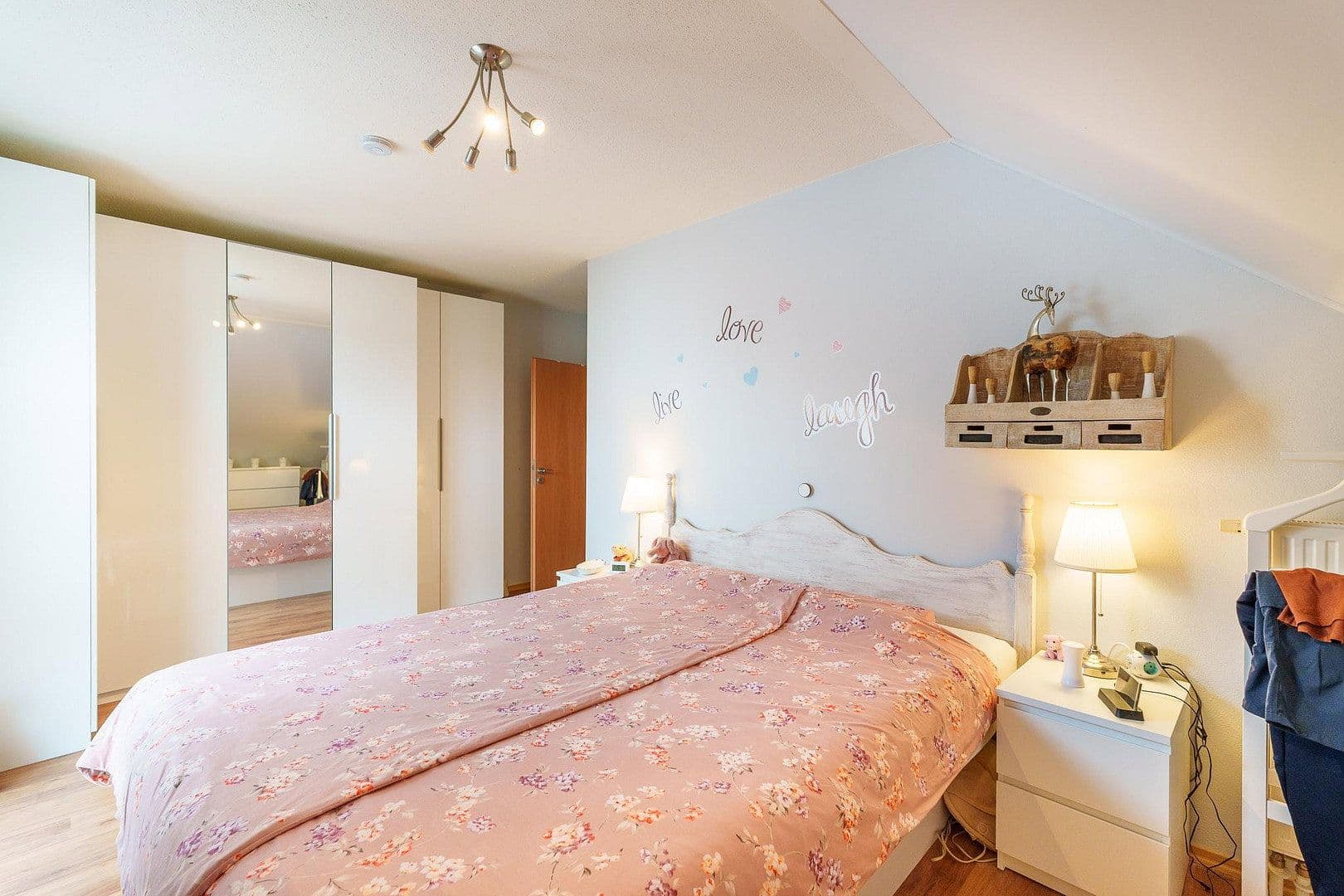 Predaj domu 155 m², pozemek 387 m², Denkendorf, Bavorsko Predaj domu 155 m², pozemek 387 m², Denkendorf, Bavorsko