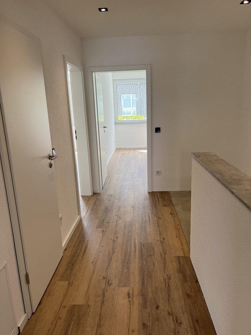 Prenájom domu 105 m², pozemek 352 m², Moers, Severné Porýnie - Westfálsko Prenájom domu 105 m², pozemek 352 m², Moers, Severné Porýnie - Westfálsko